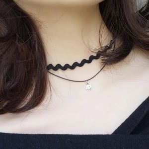 Smile face choker